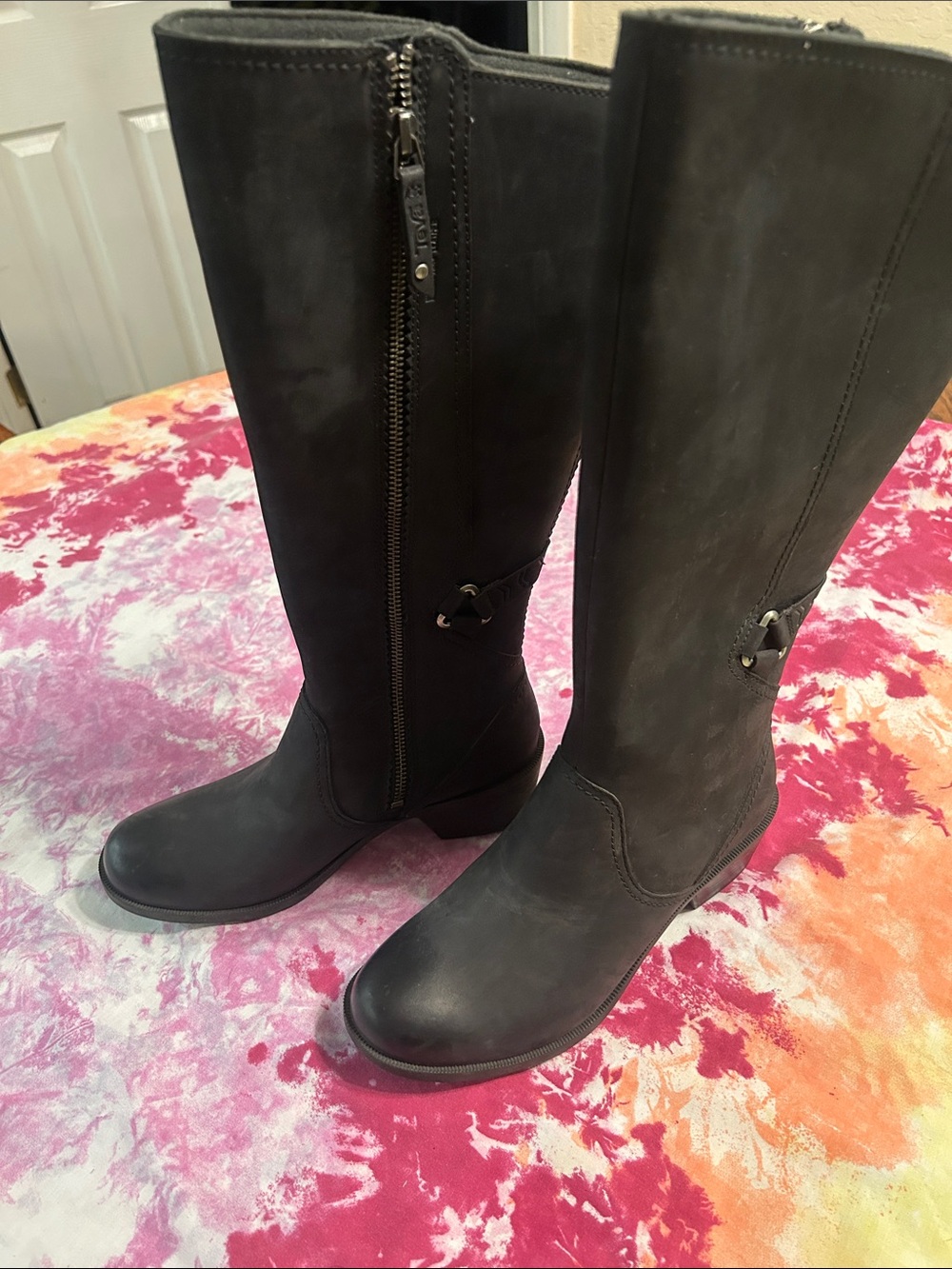 Teva foxy waterproof leather boots size 8